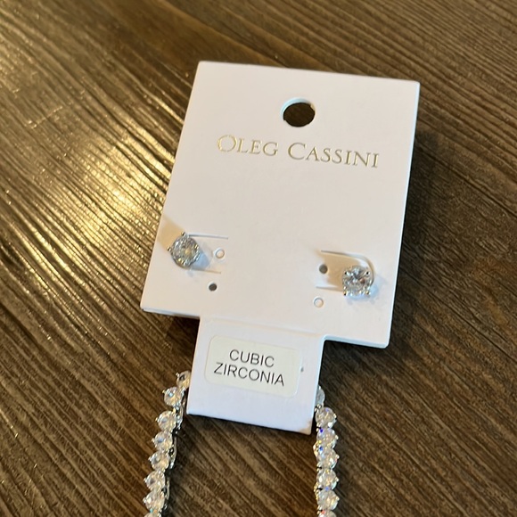 Oleg Cassini Necklace & Earrings - Picture 3 of 4